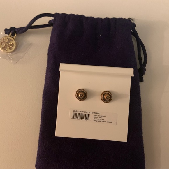 TORY BURCH LOGO CIRCLE STUDS EARRINGS IN ROSE GOLD - Picture 3 of 4